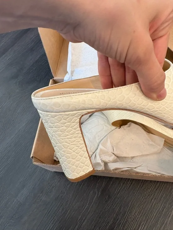 Reformation Leather Cream Croc-Embossed Block Heel Mules NEW Sz 11 - Picture 3 of 7